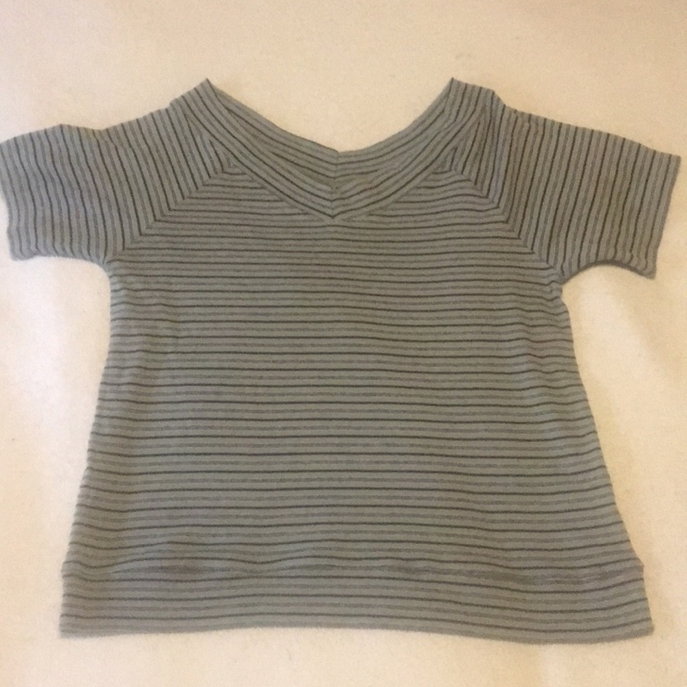 VINTAGE V NECK STRIPED SHIRT